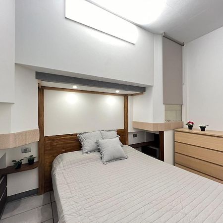 "R&P Apartment", Short Term Stay, Elegant Design, Bisceglie Metro Station, Easy For San Siro And Fiera Milano, Free Parking Extérieur photo