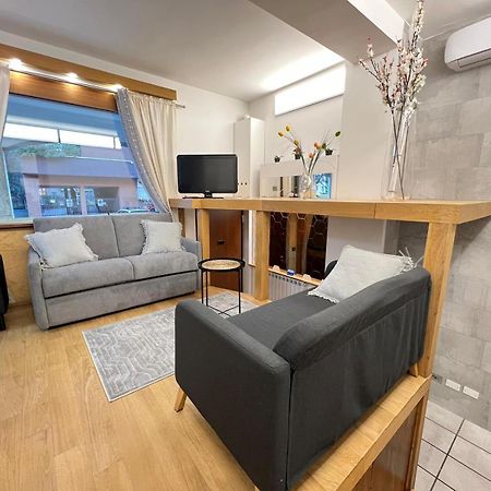 "R&P Apartment", Short Term Stay, Elegant Design, Bisceglie Metro Station, Easy For San Siro And Fiera Milano, Free Parking Extérieur photo