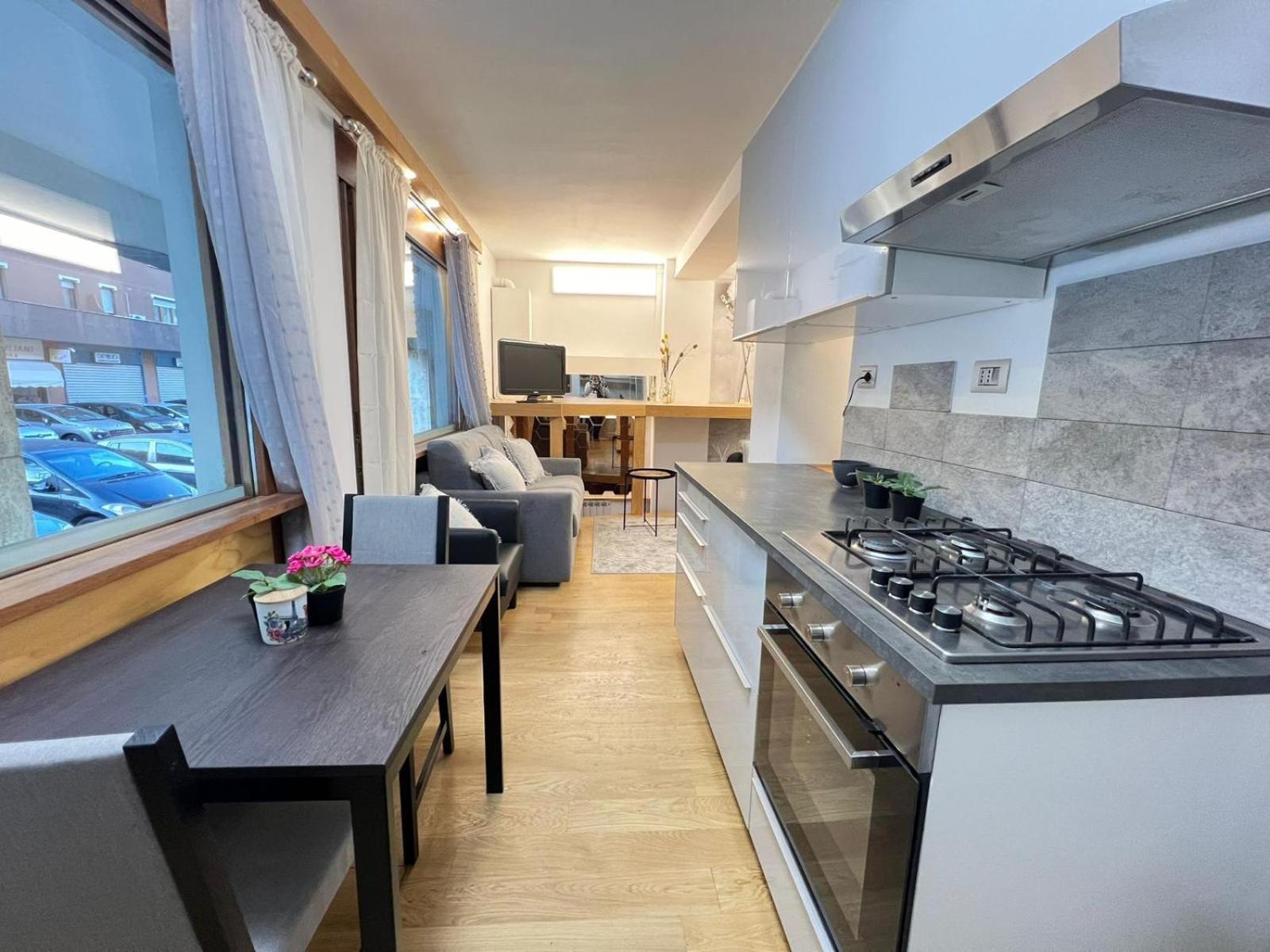 "R&P Apartment", Short Term Stay, Elegant Design, Bisceglie Metro Station, Easy For San Siro And Fiera Milano, Free Parking Extérieur photo